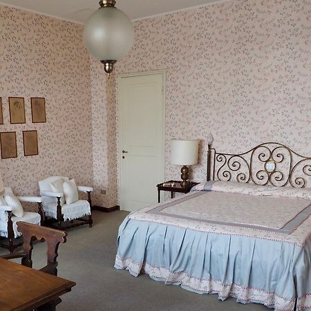 メイナ Casa Mondadori Bed & Breakfast エクステリア 写真